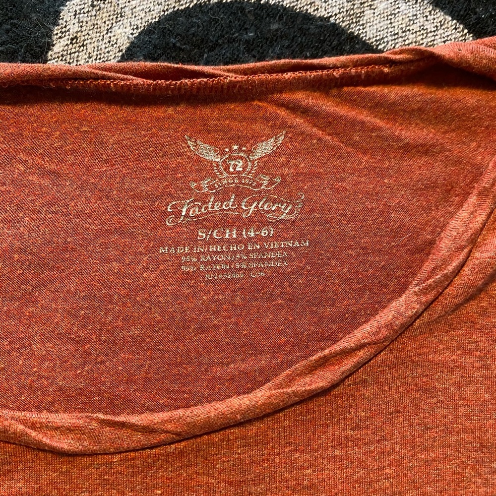 No boundaries basic T - Picture 2 of 2